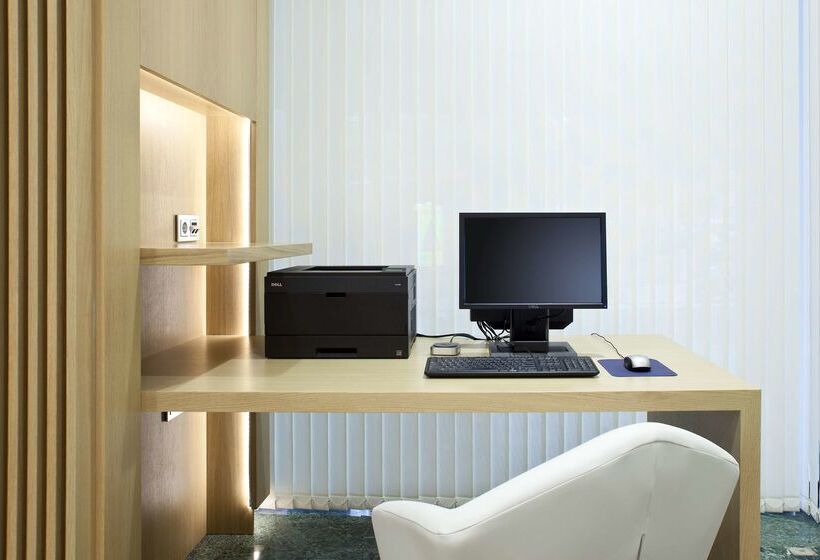 هتل NH Madrid Ventas