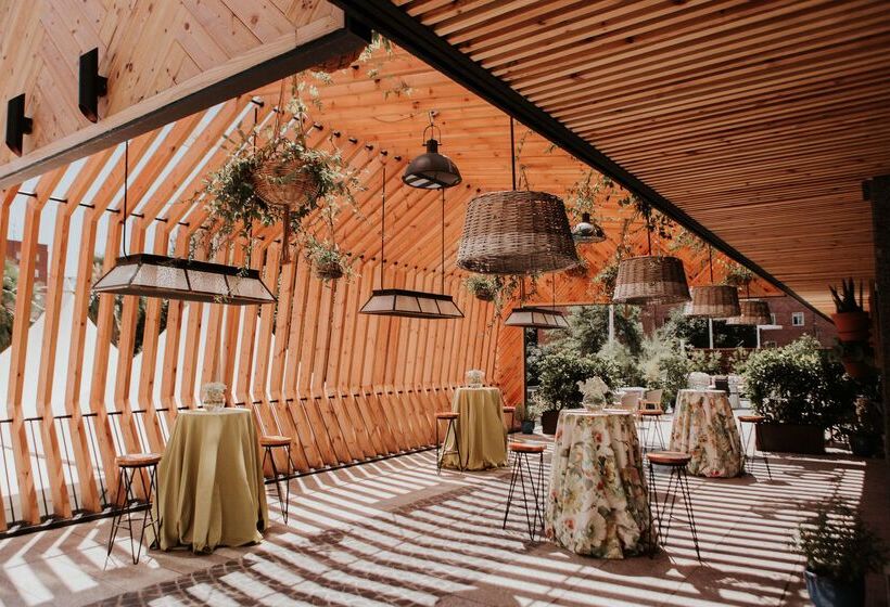 هتل NH Madrid Ventas