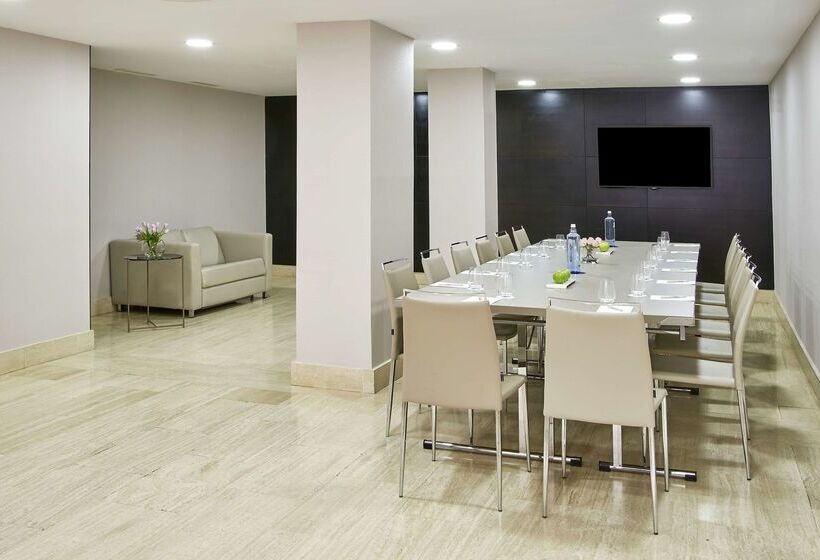 هتل NH Paseo De La Habana