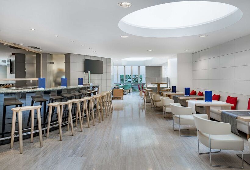 هتل NH Paseo De La Habana