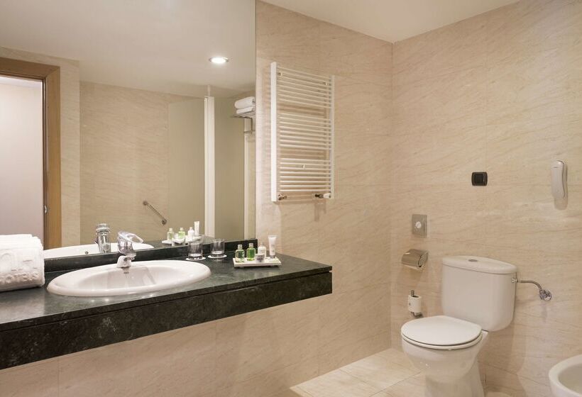 هتل NH Paseo De La Habana