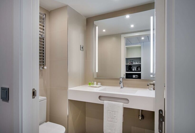 هتل NH Paseo De La Habana