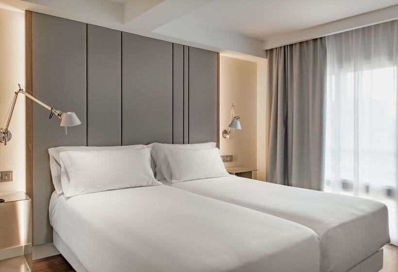 هتل NH Paseo De La Habana