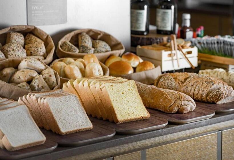 هتل NH Paseo De La Habana