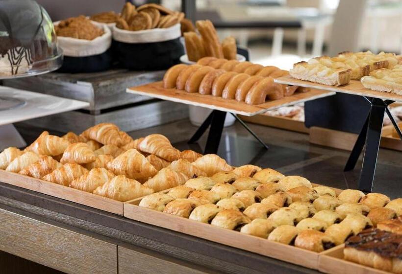 هتل NH Paseo De La Habana