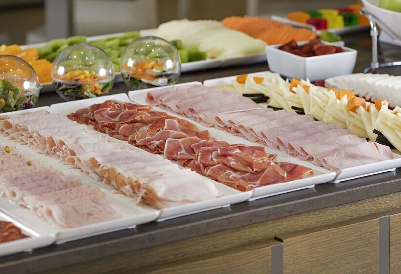 هتل NH Paseo De La Habana