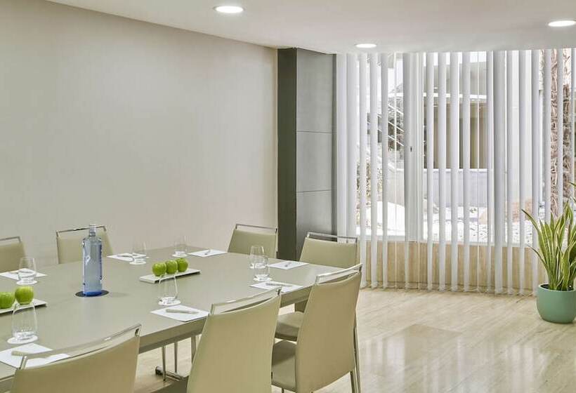 هتل NH Paseo De La Habana