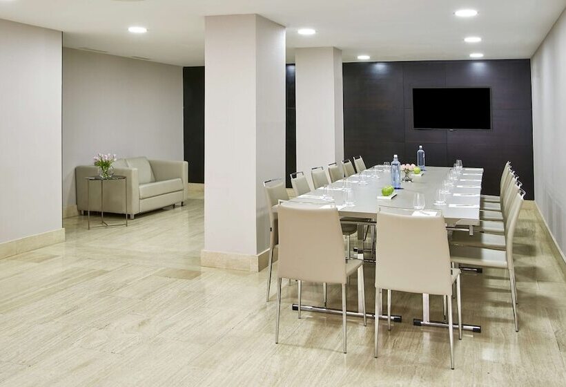 هتل NH Paseo De La Habana