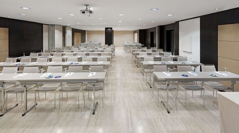 هتل NH Paseo De La Habana