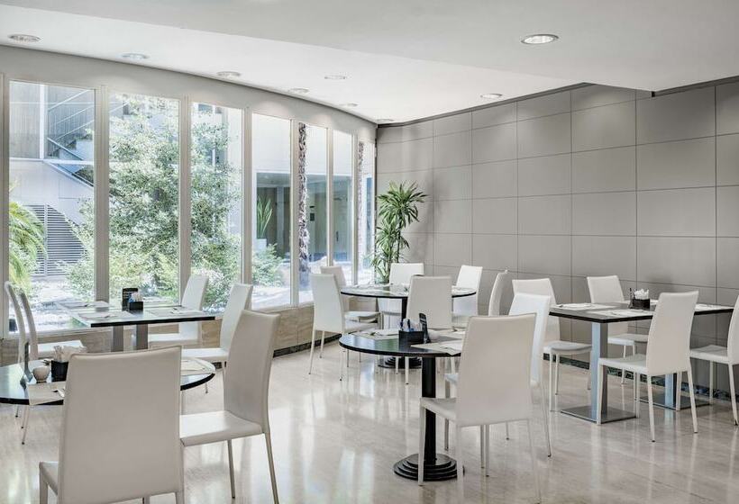 هتل NH Paseo De La Habana