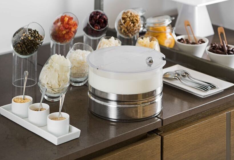 هتل NH Paseo De La Habana