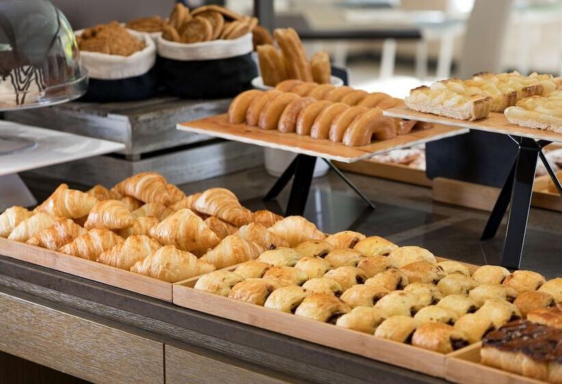 هتل NH Paseo De La Habana