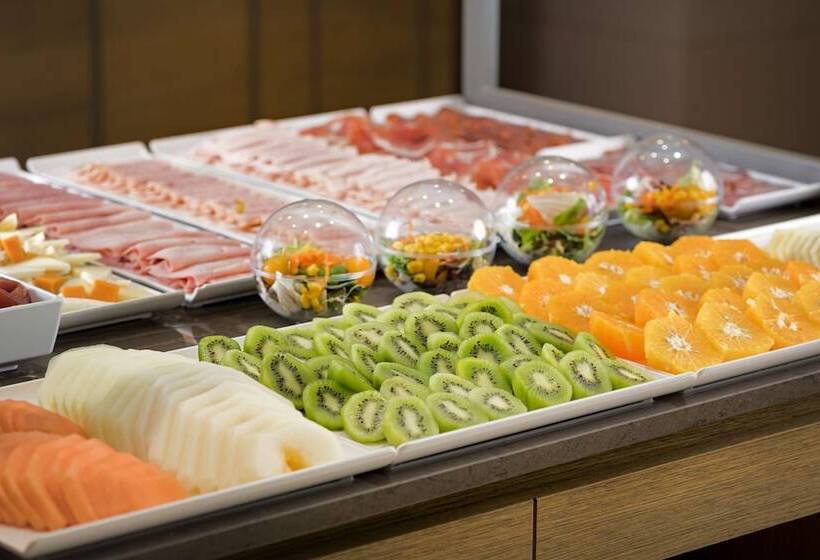 هتل NH Paseo De La Habana