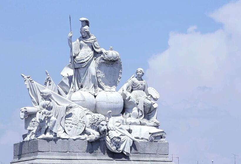 هتل Puerta De Toledo