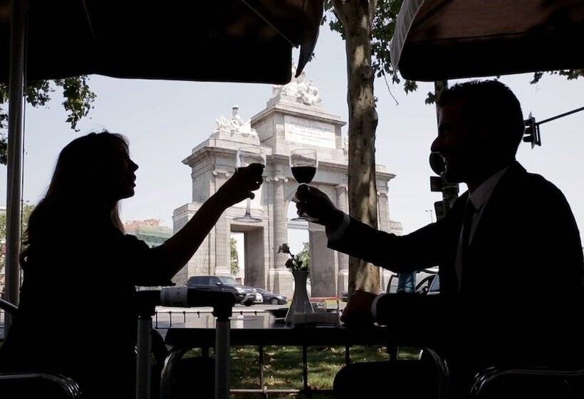 هتل Puerta De Toledo