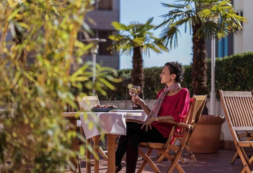 هتل Pullman Madrid Airport & Feria