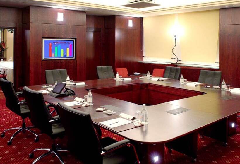 هتل Pullman Madrid Airport & Feria