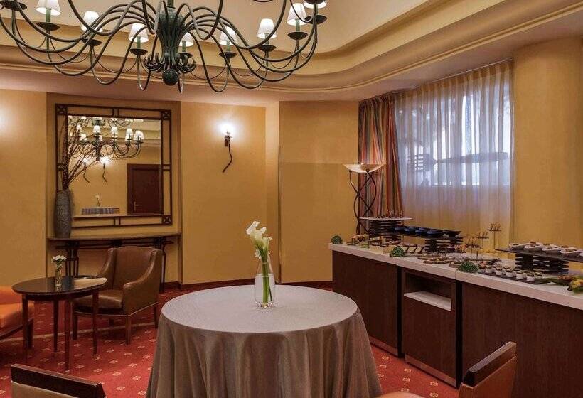 هتل Pullman Madrid Airport & Feria