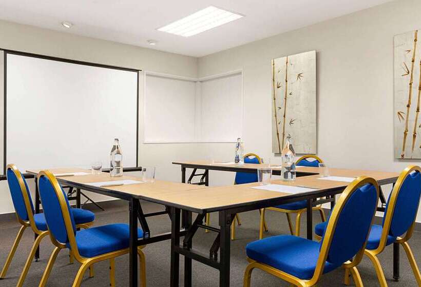 Отель Ramada By Wyndham Madrid Tres Cantos