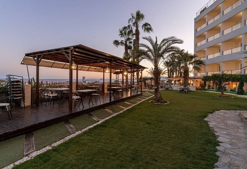 هتل Ramada Resort by Wyndham Puerto de Mazarron