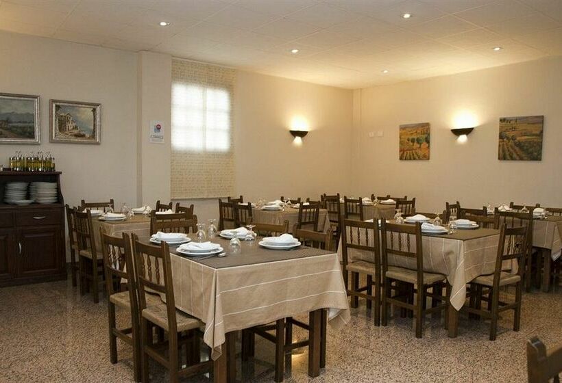 هتل Rosalia De Castro