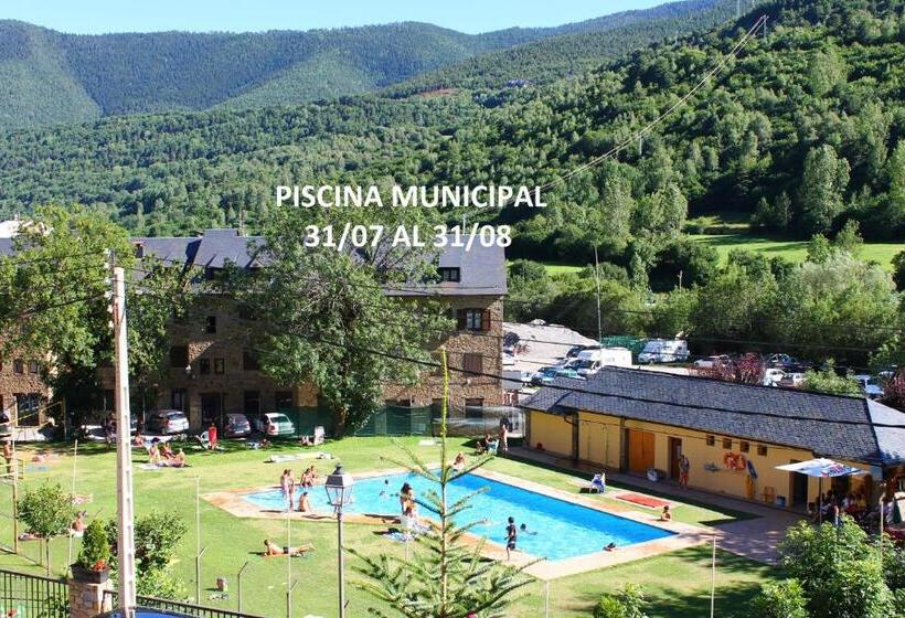 בית מלון כפרי Saurat