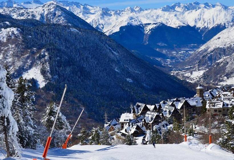 ホテル Sno Mont Romies