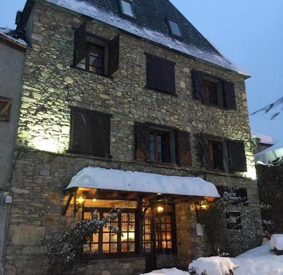 ホテル Sno Mont Romies