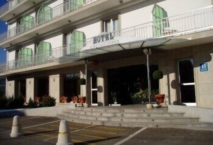 ホテル Troncoso