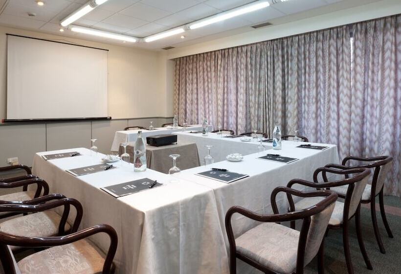 هتل Senator Barajas