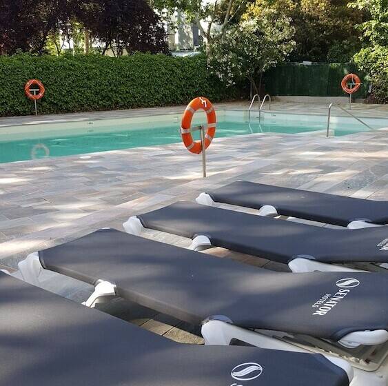 هتل Senator Barajas