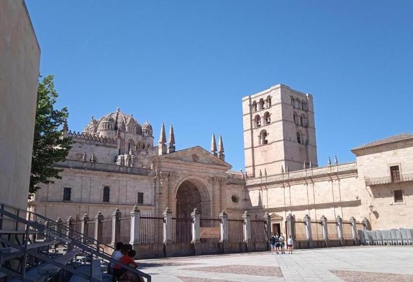 פונדק Hosteria Real De Zamora