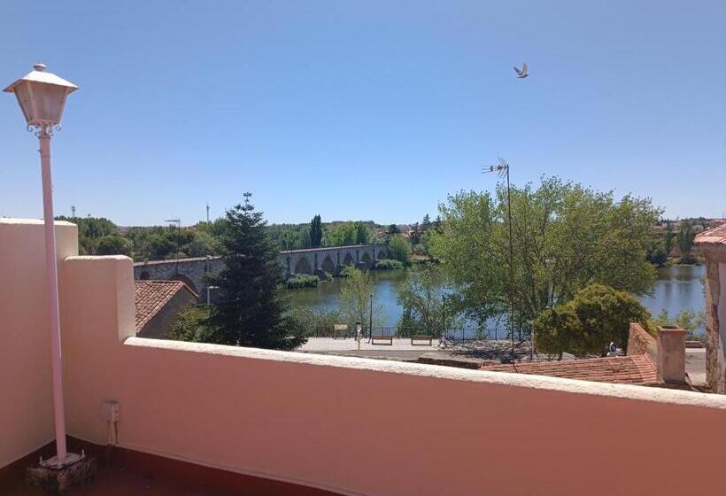 פונדק Hosteria Real De Zamora