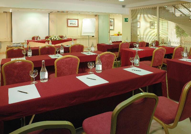 فندق Adonis Pelinor