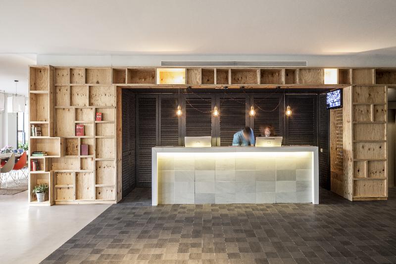 Aqua Hotel Bertran Park