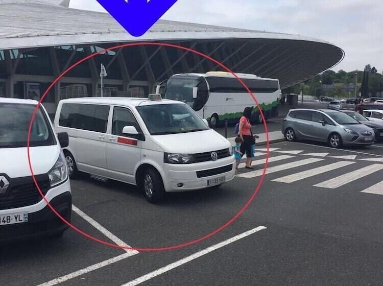 בית מלון כפרי Artxanda Bilbao, Parking Gratuito En El Exterior