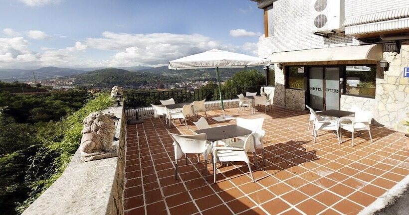 בית מלון כפרי Artxanda Bilbao, Parking Gratuito En El Exterior