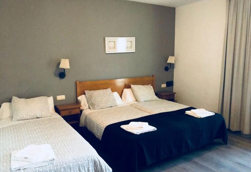 هتل Avenida Del Sotillo