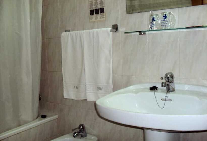 هتل Avenida Del Sotillo