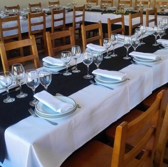 هتل Avenida Del Sotillo