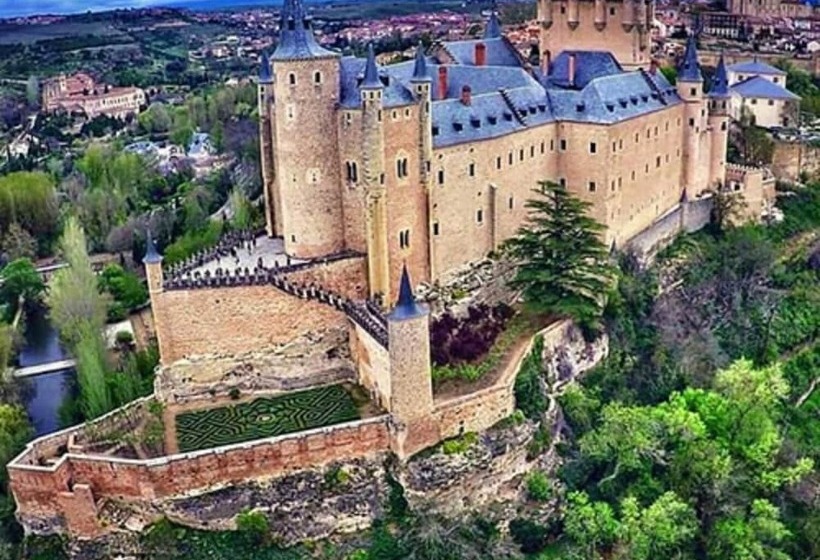 هتل Avenida Del Sotillo