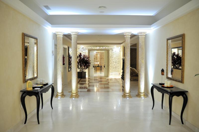 酒店 Beatriz Toledo Auditorium & Spa