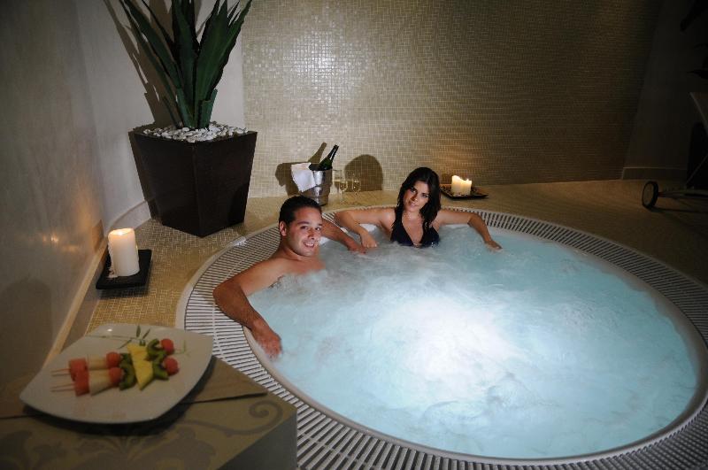 酒店 Beatriz Toledo Auditorium & Spa