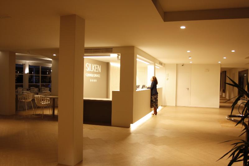 ホテル Canada Palace