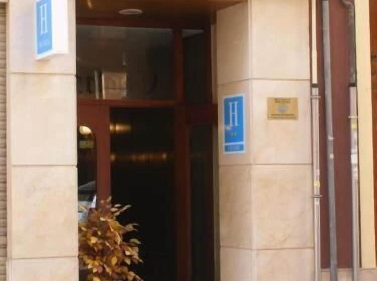 هتل Carlos V Malaga