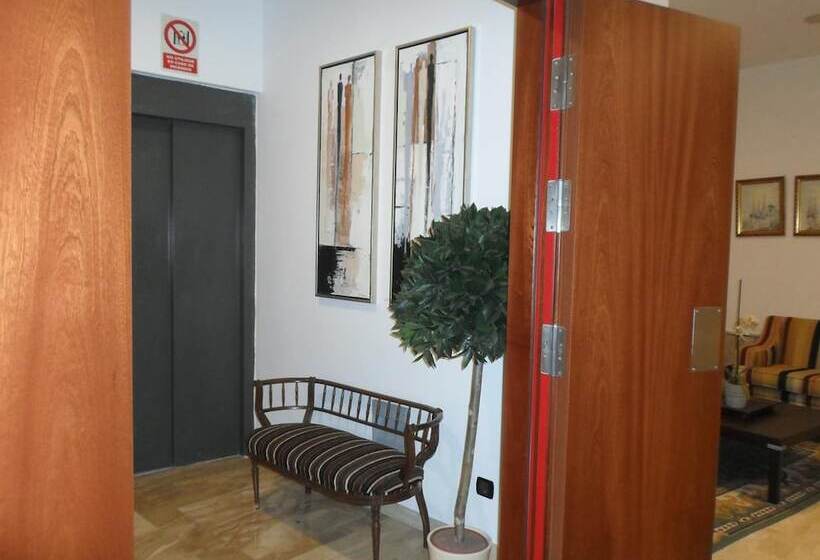 هتل Carlos V Malaga