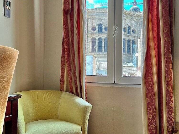 هتل Carlos V Malaga