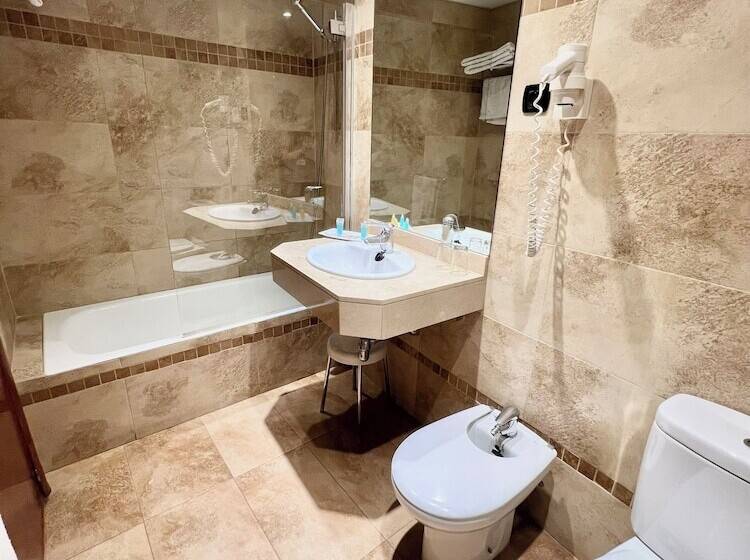 هتل Carlos V Malaga