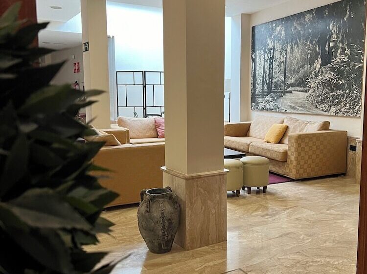 هتل Carlos V Malaga