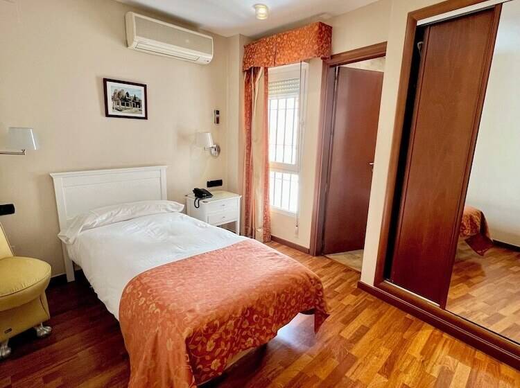 هتل Carlos V Malaga